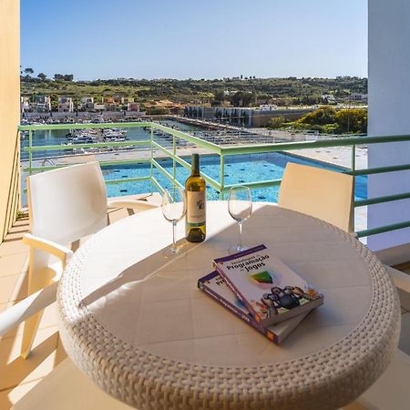 Marina Breeze Apartment With Pool - 900M From The Beach Albufeira Eksteriør billede