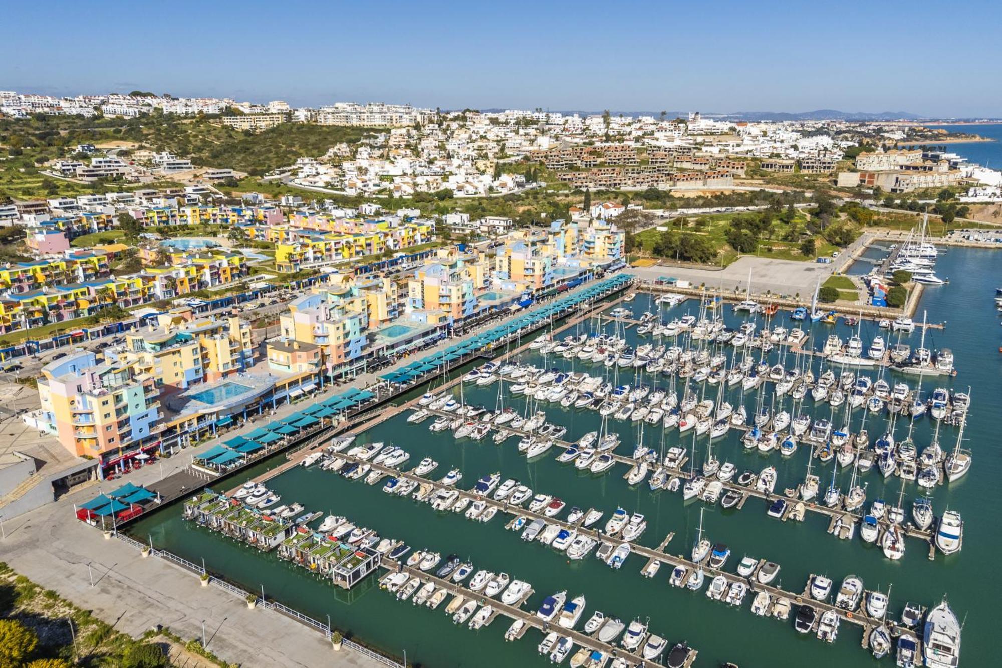 Marina Breeze Apartment With Pool - 900M From The Beach Albufeira Eksteriør billede