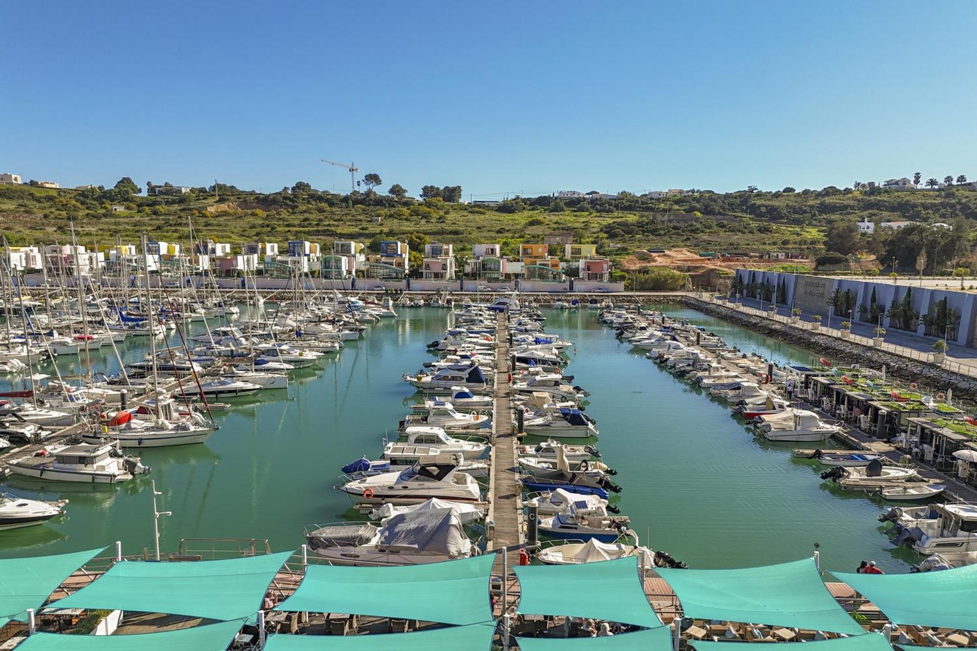 Marina Breeze Apartment With Pool - 900M From The Beach Albufeira Eksteriør billede