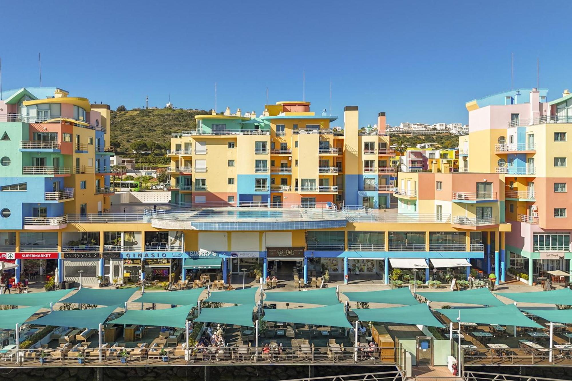 Marina Breeze Apartment With Pool - 900M From The Beach Albufeira Eksteriør billede