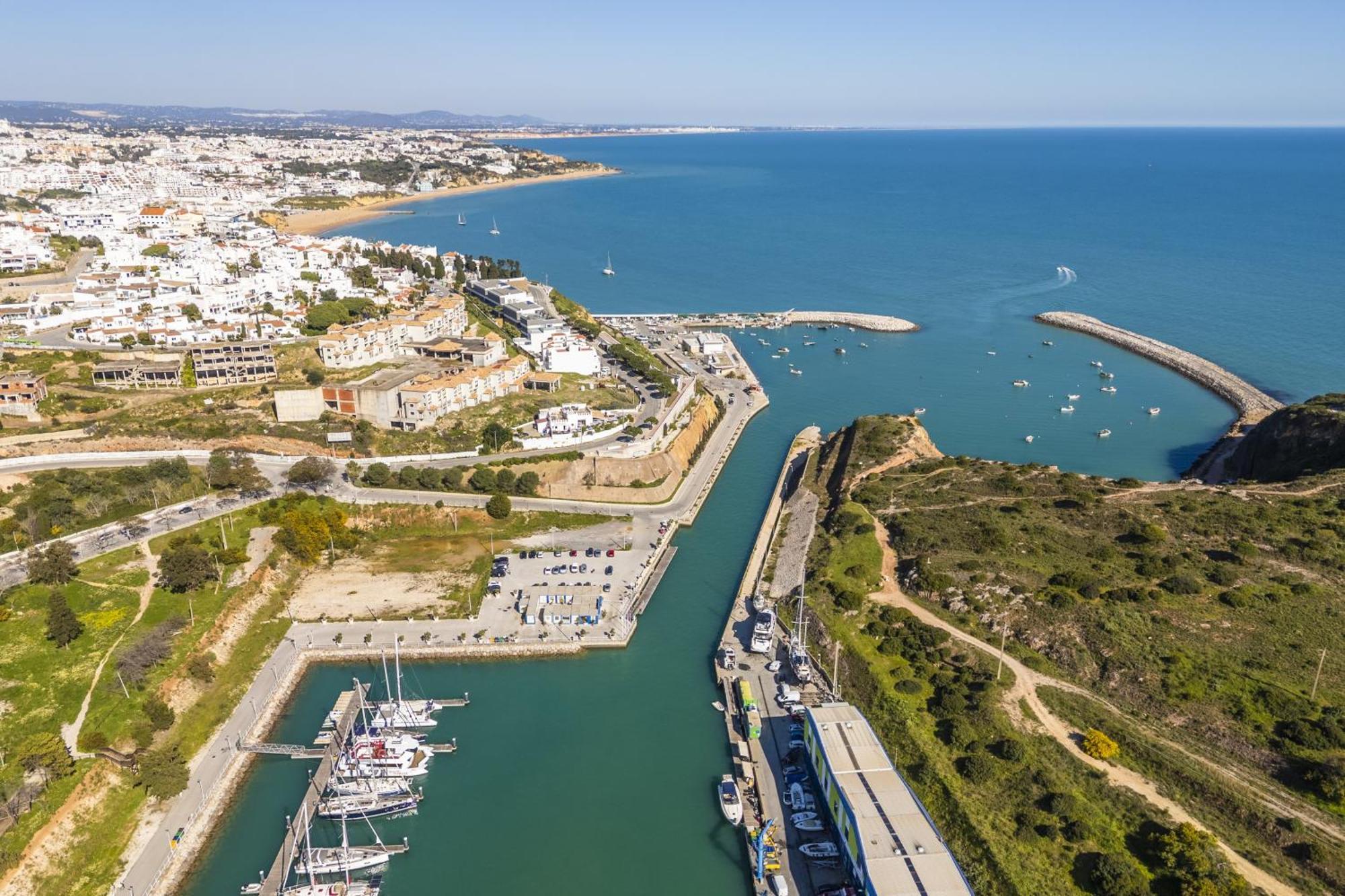Marina Breeze Apartment With Pool - 900M From The Beach Albufeira Eksteriør billede