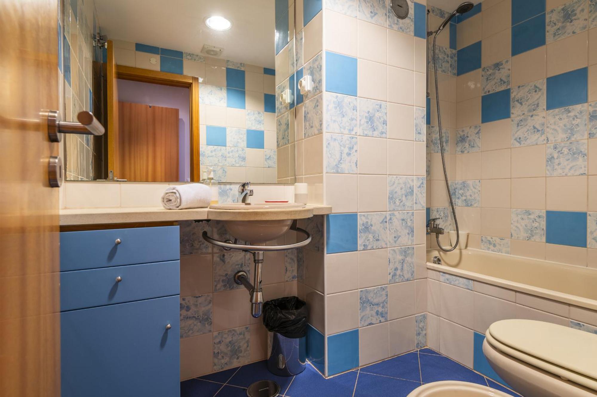 Marina Breeze Apartment With Pool - 900M From The Beach Albufeira Eksteriør billede