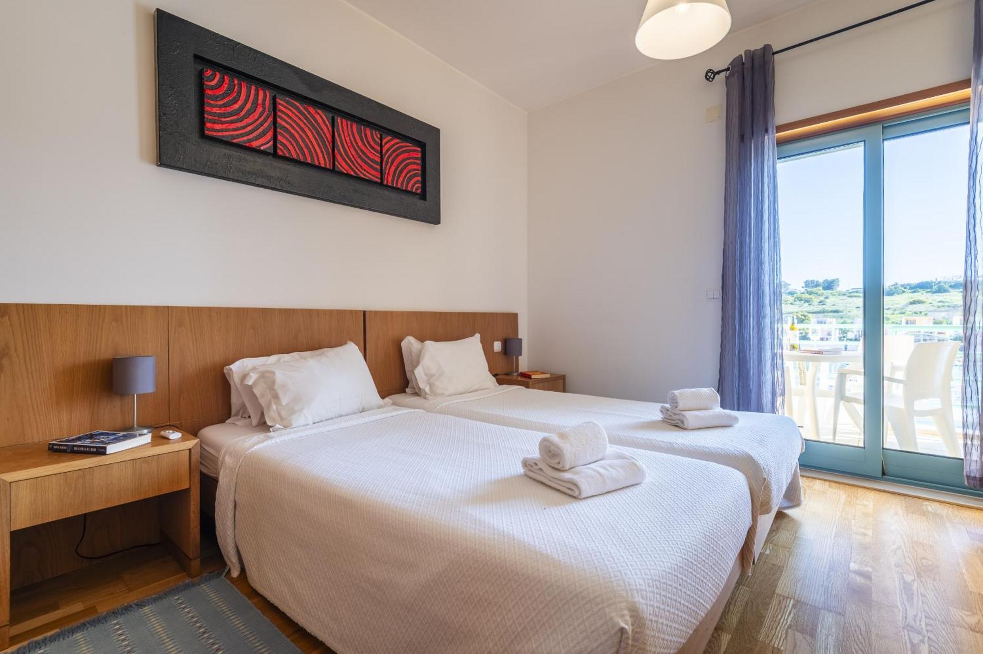 Marina Breeze Apartment With Pool - 900M From The Beach Albufeira Eksteriør billede