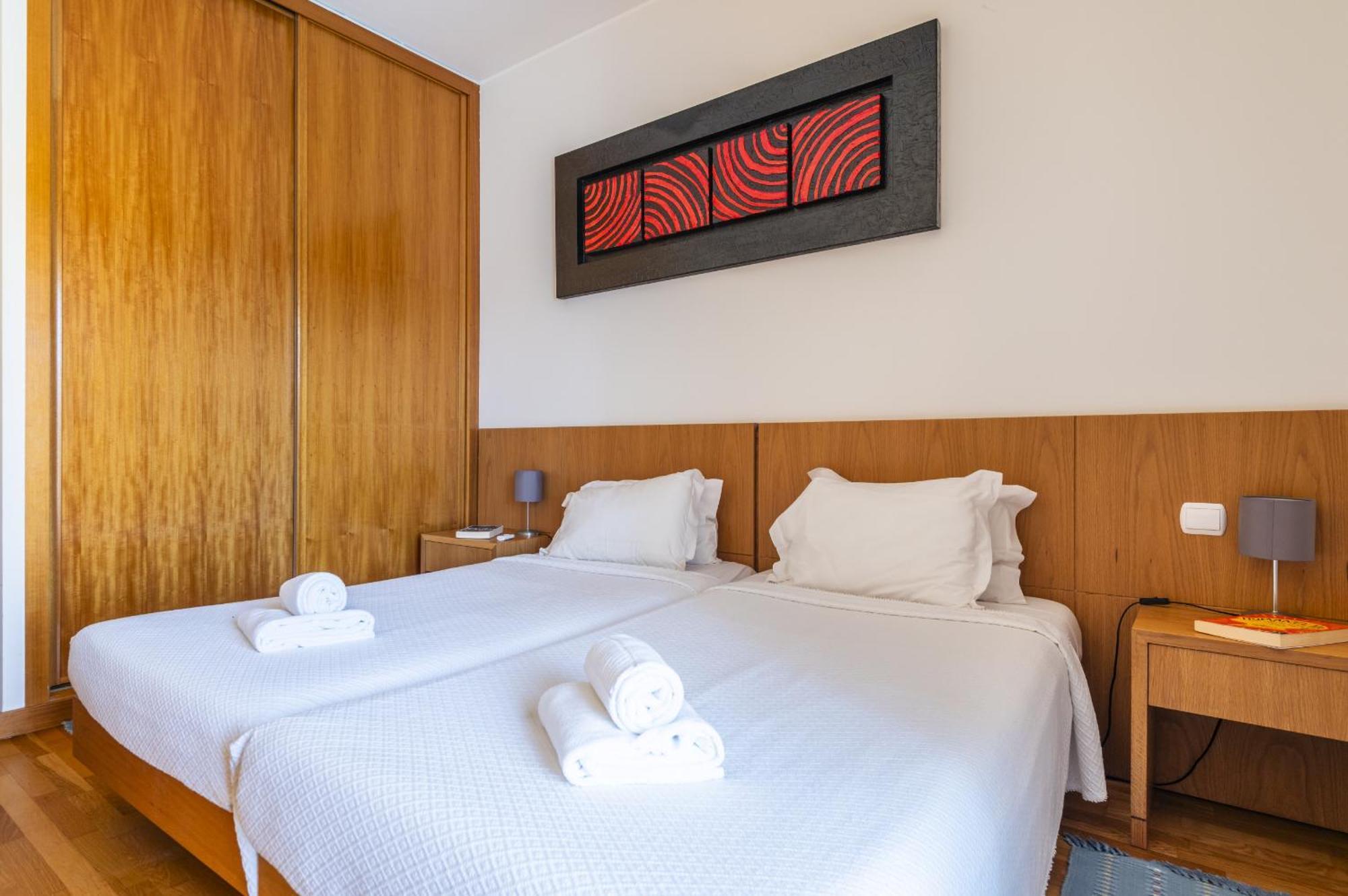 Marina Breeze Apartment With Pool - 900M From The Beach Albufeira Eksteriør billede