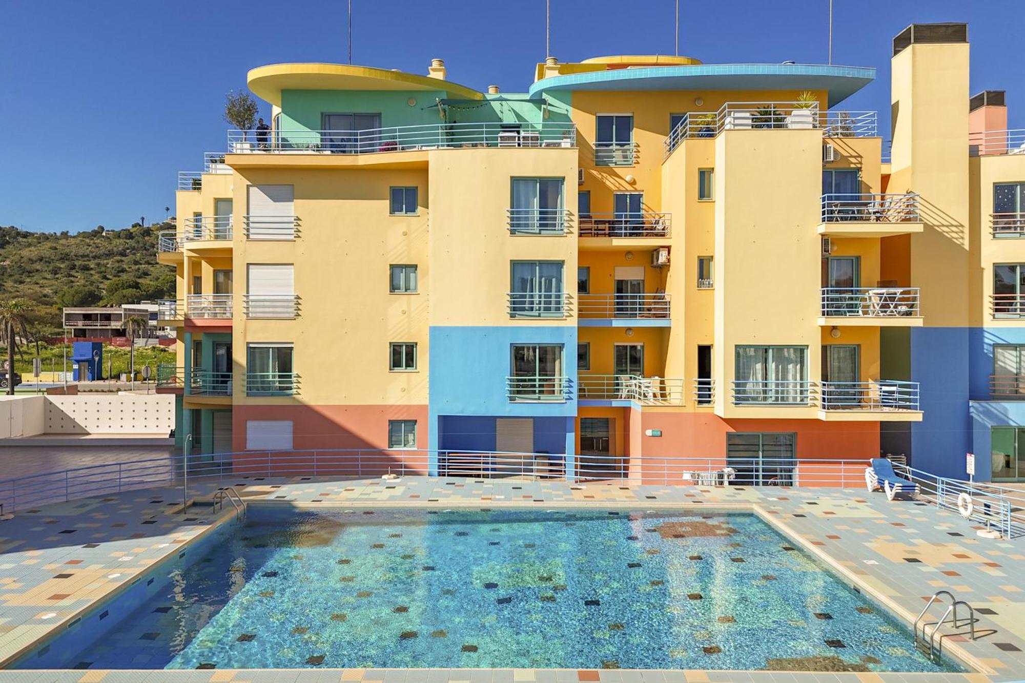 Marina Breeze Apartment With Pool - 900M From The Beach Albufeira Eksteriør billede